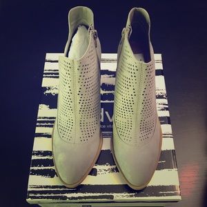NIB Dolce Vita Ankle Booties